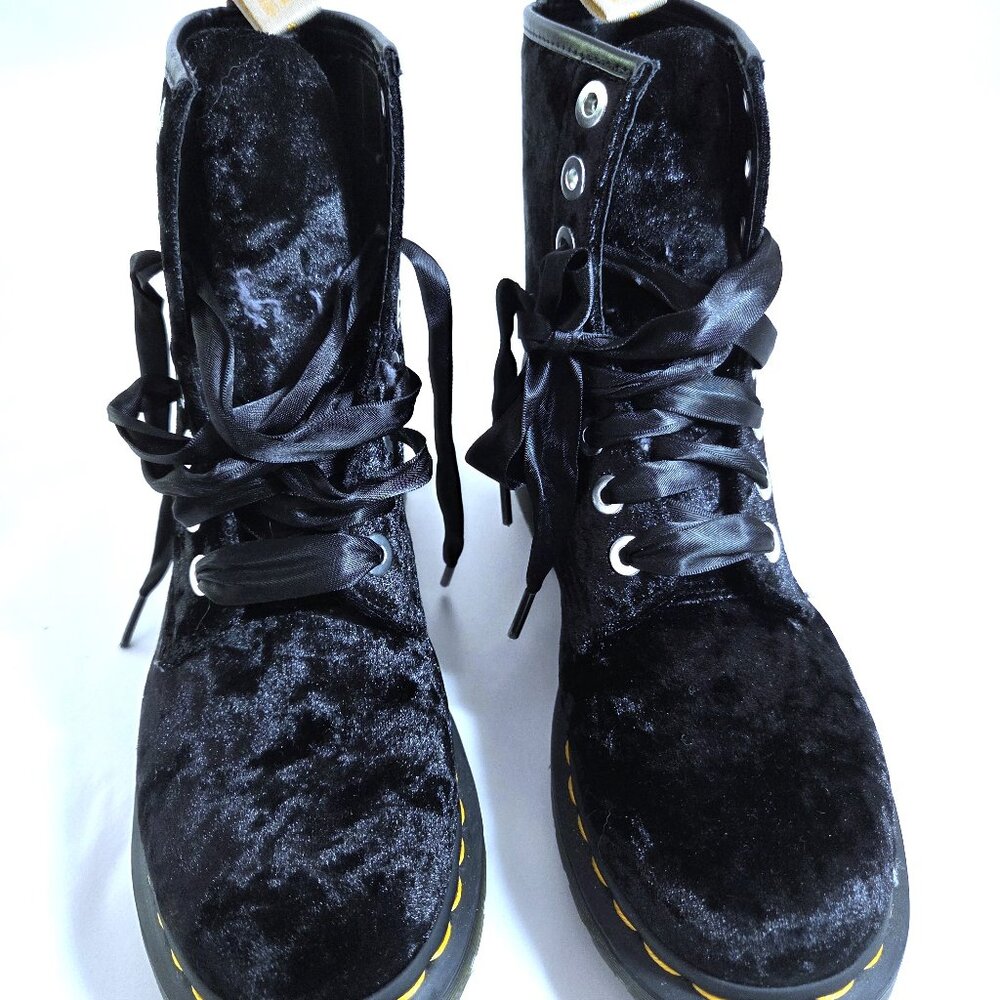 NWOT Dr. Martens Women's Black Velvet Boots with Ribbon Laces Size 7